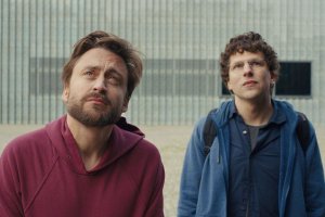 《真正的痛苦》定档 口碑上佳瞄准颁奖季封面图