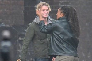 DC新片《泥脸》推迟上映 变脸反派登场