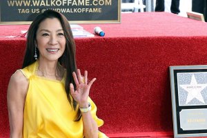 杨紫琼好莱坞星光大道留星 李安关继威等助阵