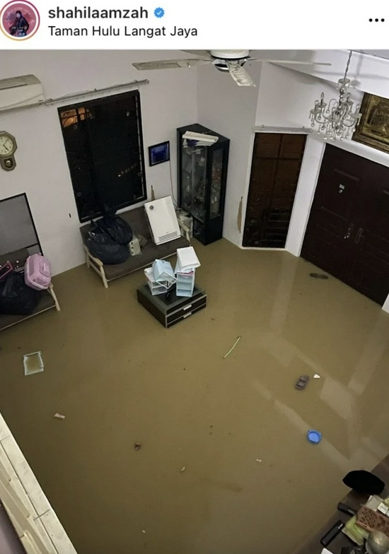 茜拉豪宅遇洪灾 全家爬上屋顶等救援