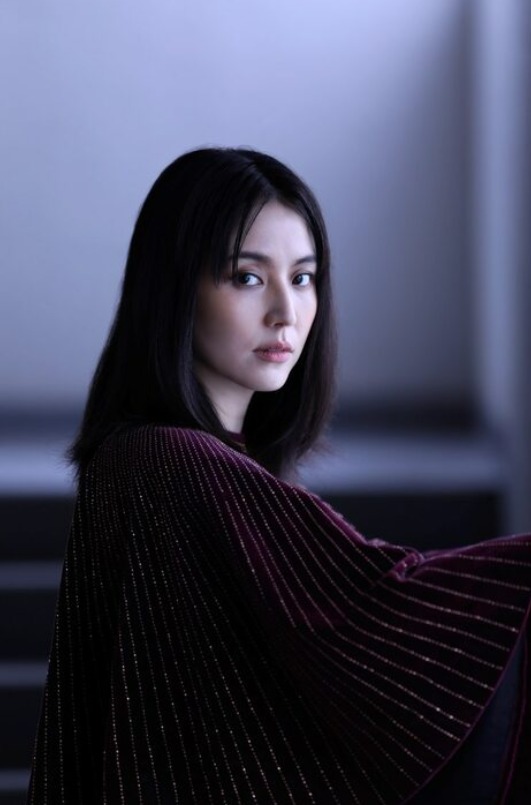 长泽雅美发行20周纪念写真集展现私密生活面孔