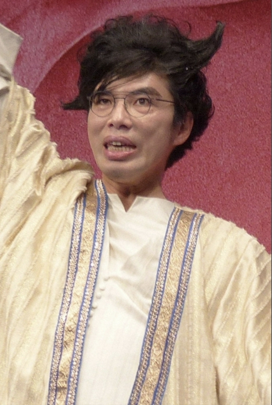 片桐仁为小林贤太郎道歉两人曾共演受争议短剧