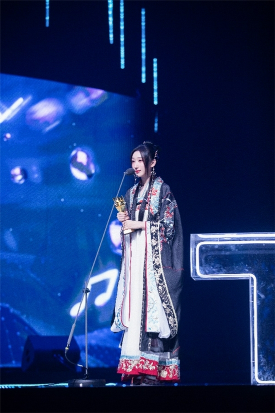 等什么君获tmea年度国风音乐人穿汉服诠释歌曲