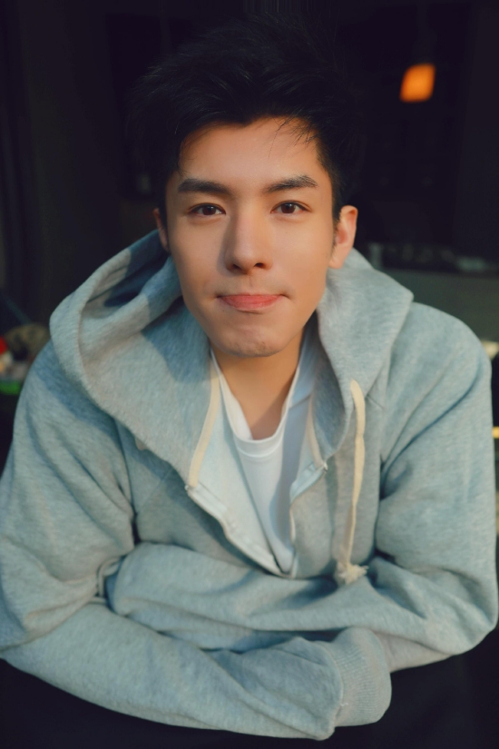 扑哧君扮演者林皓洋近照新浪娱乐讯 近日,《香蜜沉