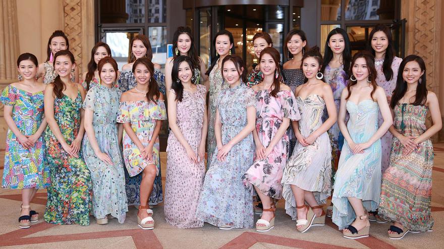 港姐20强澳门拍外景 众佳丽清凉夏装亮相性感迷人