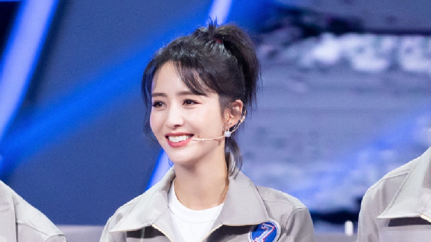 《王牌对王牌》今晚收官 佟丽娅工装造型青春靓丽