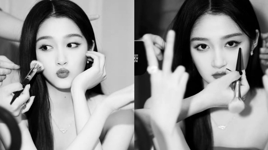 关晓彤候场黑白大片释出 光影下比耶好俏皮