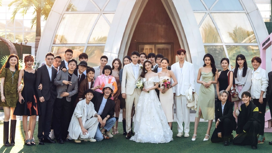 《奇葩说》大王晒婚礼现场照 毛不易颜如晶等现身