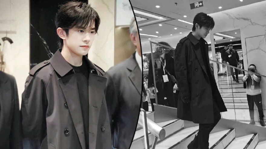 易烊千玺出席品牌活动 清秀挺拔眉眼更显少年气