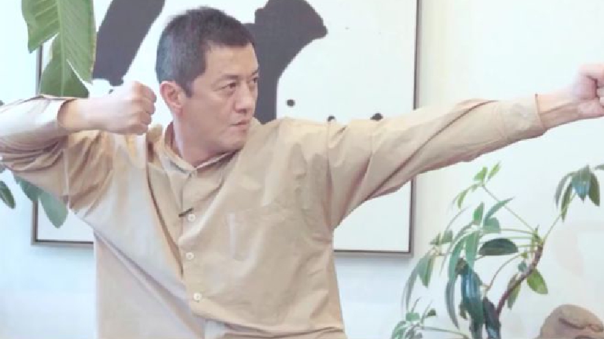 51岁李亚鹏再扮郭靖演绎经典动作