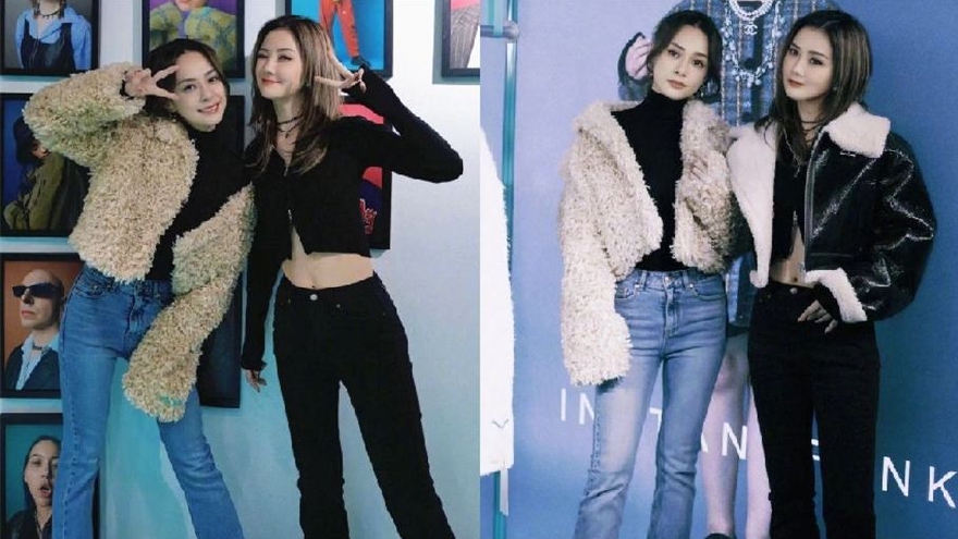 Twins比耶合照俏皮可爱 穿牛仔裤大秀长腿蛮腰