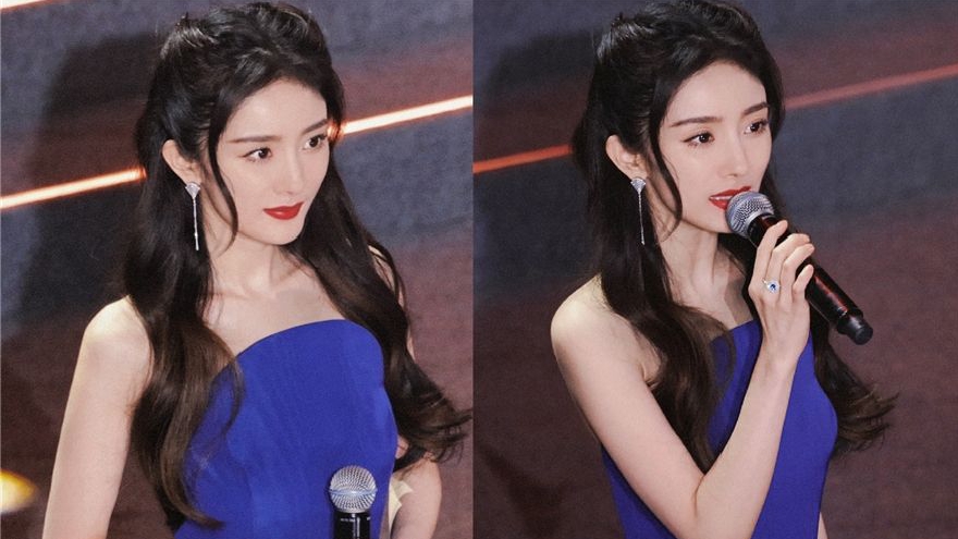 杨幂惊艳亮相百花迎春晚会 着宝蓝色长裙气质优雅端庄