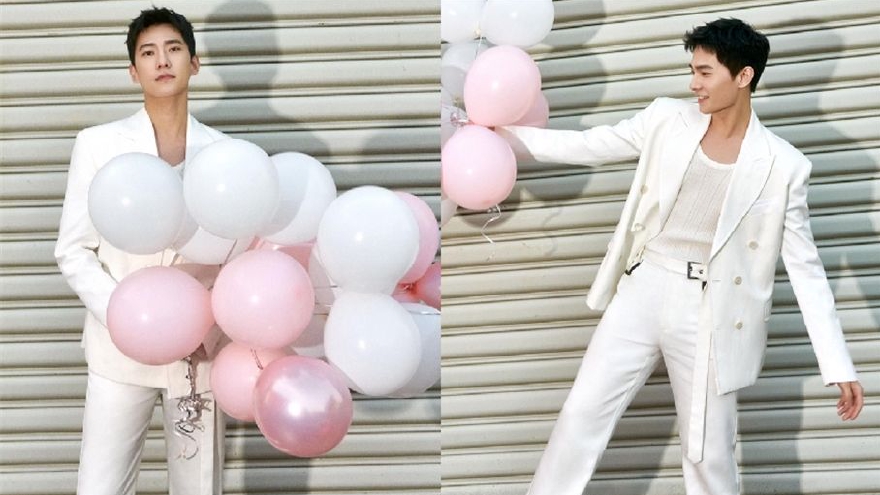杨洋兔年最新写真释出 着白西装手拿气球童趣十足