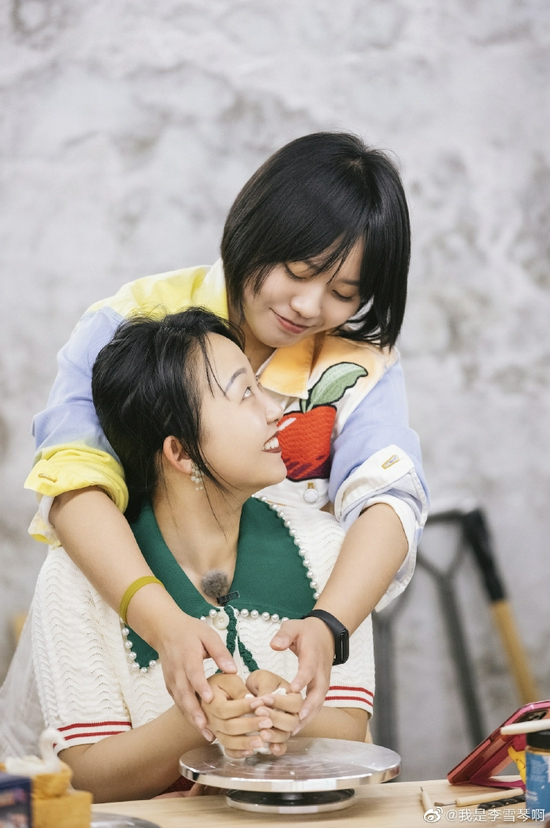 李雪琴、生日快乐辣目洋子合照