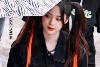 欧阳娜娜挑染双马尾可爱