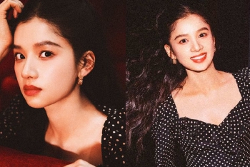 张婧仪V领裙好美