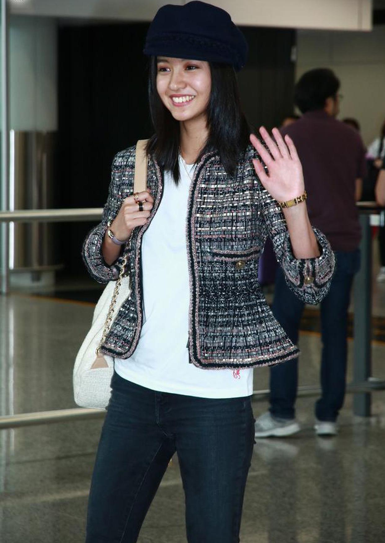 最强星二代木村光希抵港 穿皮靴比例傲人笑容满面