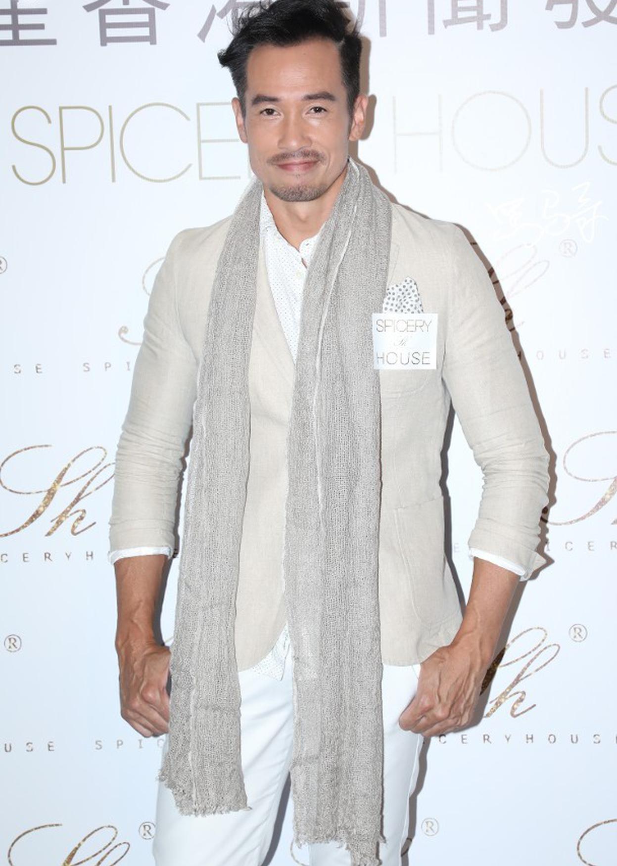 陈豪谈儿女喜笑颜开称学校排队艺人也不能优先