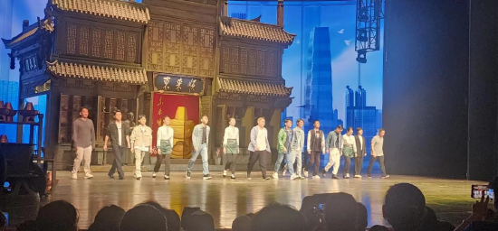 日赚2.3亿却背6500亿债，宁德时代的钱，到底花在了哪？