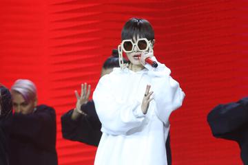 李宇春表演《Hoodie》诠释音乐态度