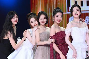 新五美同台示范闺蜜合影