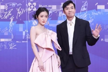 徐娇携手俞灏明亮相