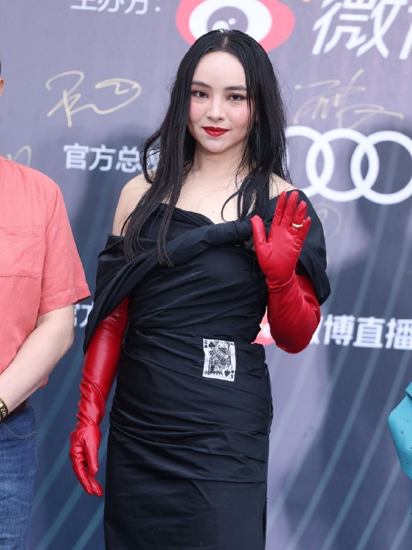 曾美慧孜气场强大