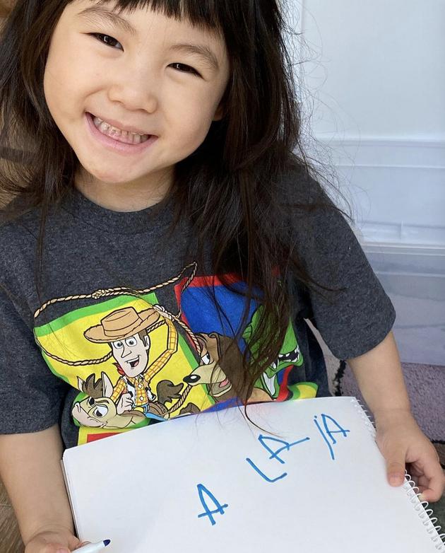 陳冠希曬女兒Alaia近照