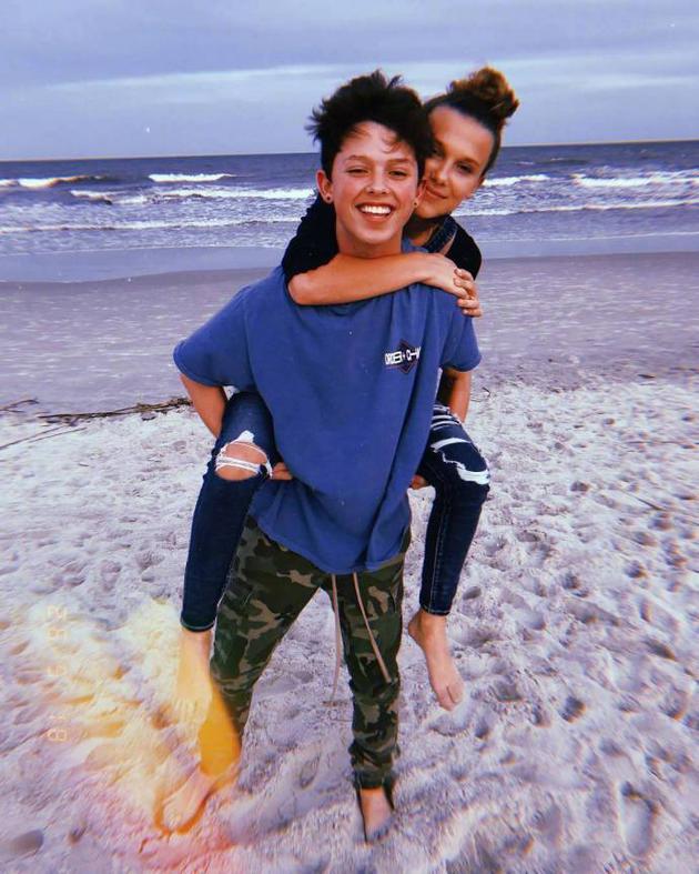 米莉·波比·布朗和Jacob Sartorius