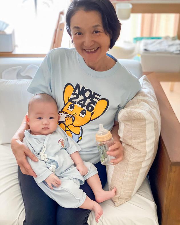 模特欧阳靖自曝患产后抑郁与老公分隔两地常落泪