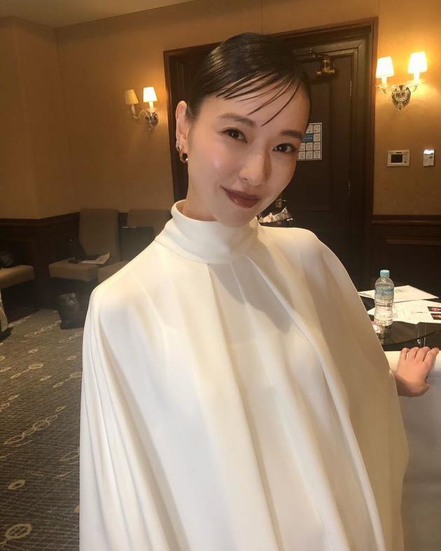 户田惠梨香婚后首发文 晒出新照感谢大家的祝福