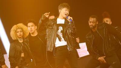 张杰演唱《Pretty White Lies》