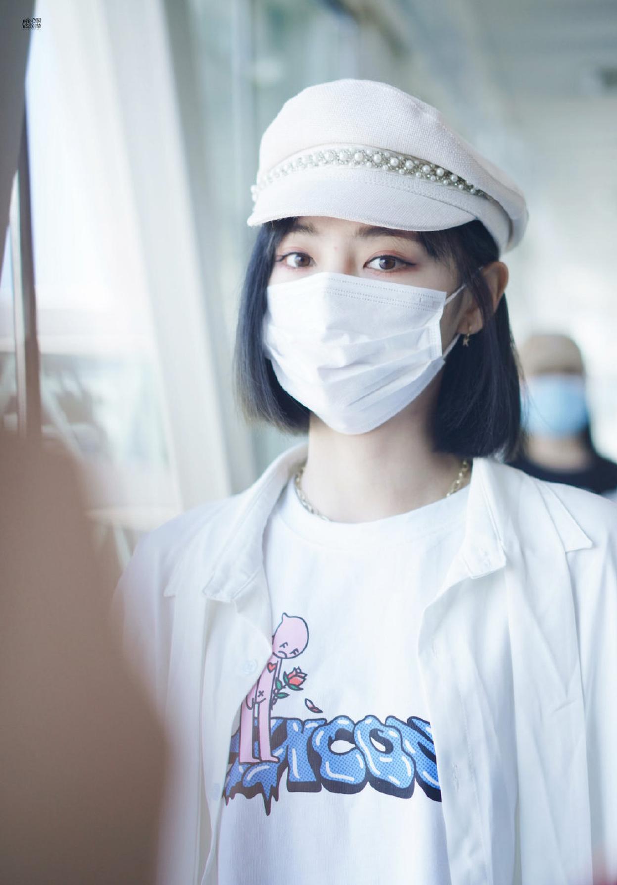 组图:喻言与许佳琪一同搭机 手机插兜反复失败高冷秒变铁憨憨_高清