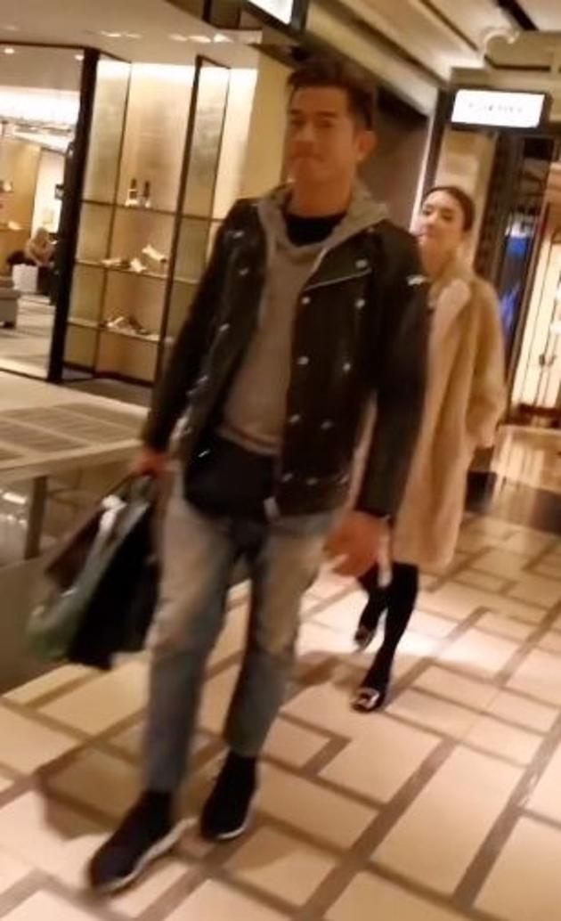 网友偶遇郭富城方媛逛街