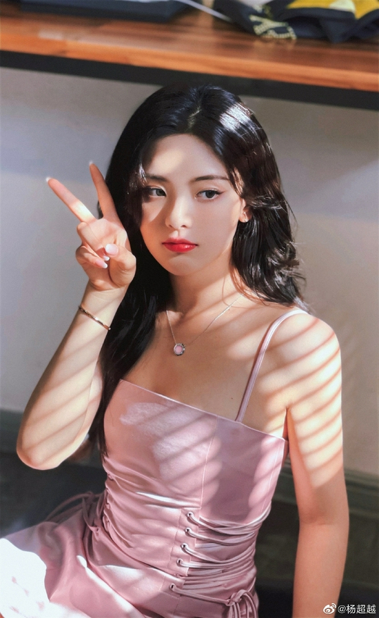 学历低疑遭网友歧视 杨超越本人大气回应