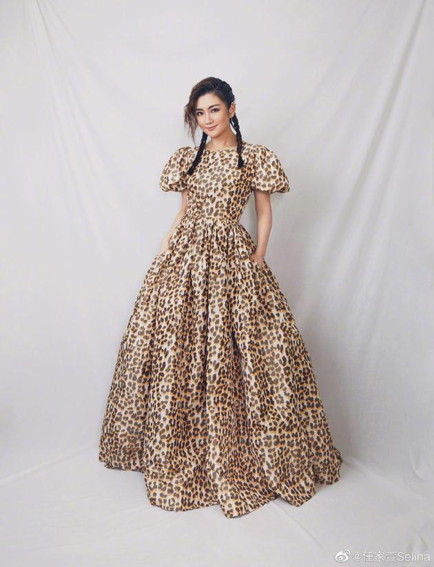 Selina感性发文 对好姐妹致谢