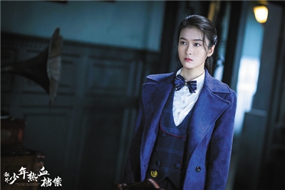 张雪迎饰演引领吴乾走上革命道路的女主角贺红衣。