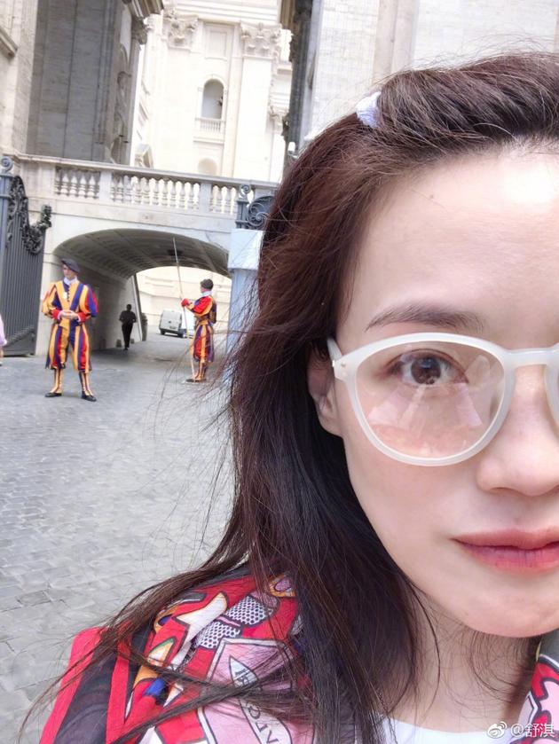 舒淇露半脸自拍少女感足