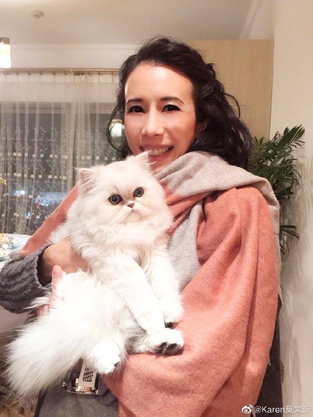 莫文蔚向武汉捐献1万个口罩:携手同心共克疫情