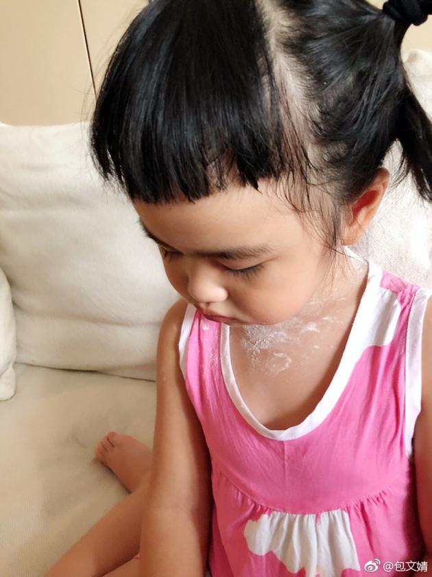 包文婧晒女儿饺子的照片