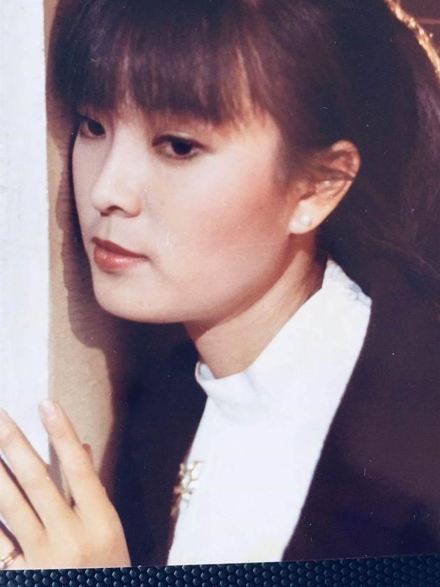 银霞发声明控诉医疗疏失曾演唱歌曲兰花草