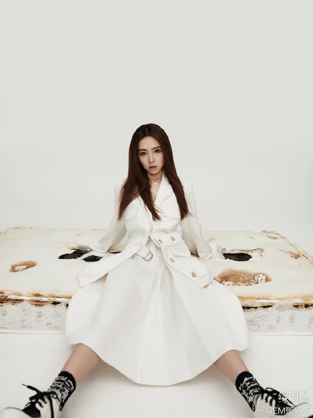 邓紫棋绿洲晒美照直呼喜欢变时尚酷女孩表现力足