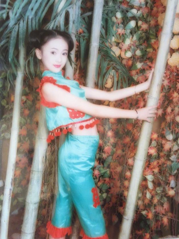 幼时候的童瑶。