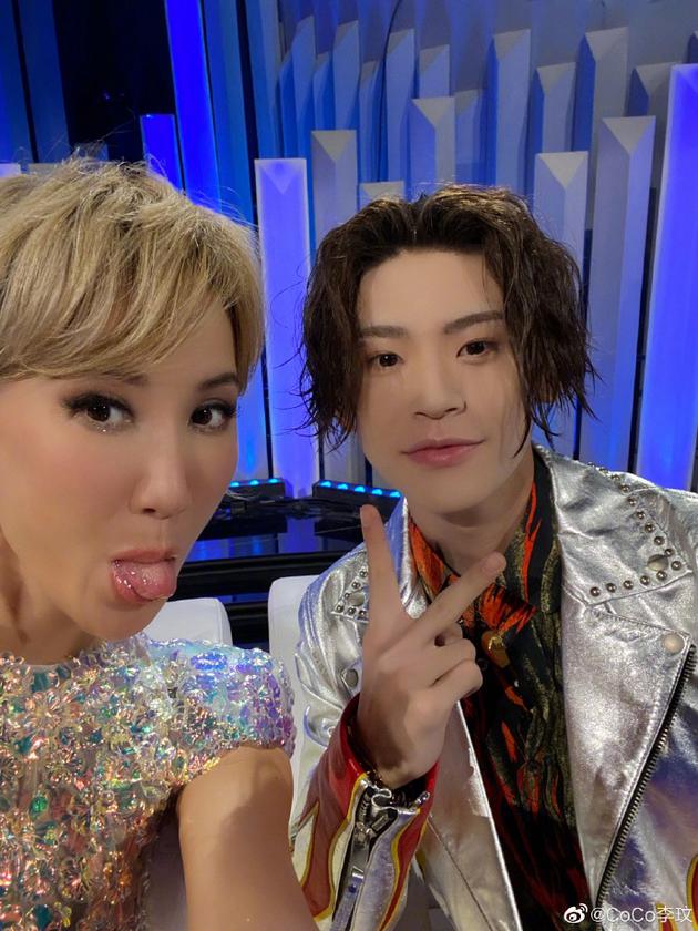 “李美鬼帅”组合合照达成!李玟小鬼互动发型抢眼