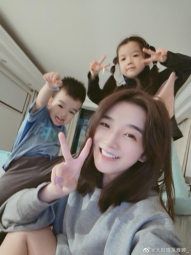 王栎鑫前妻吴雅婷带女儿四处游玩称要多爱自己点