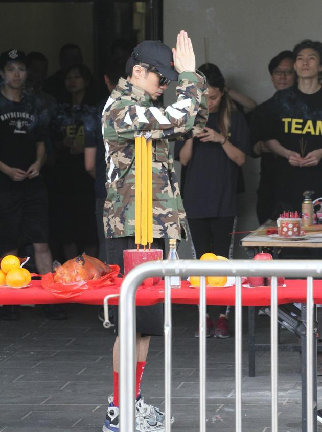 古巨基现身拜拜