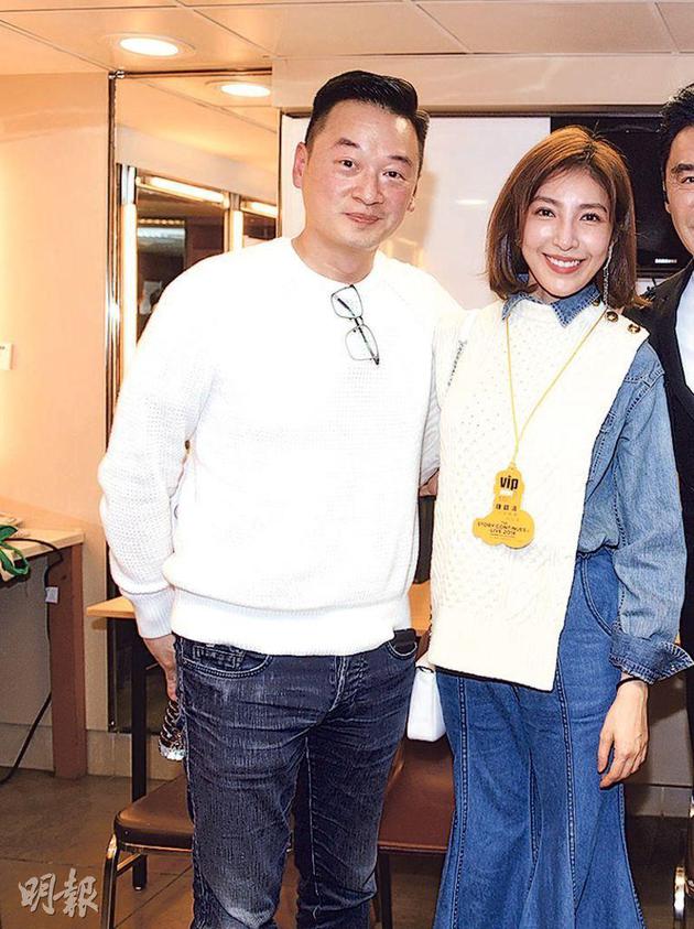 杨谨华带着男朋友看演唱会为钟镇涛打气。