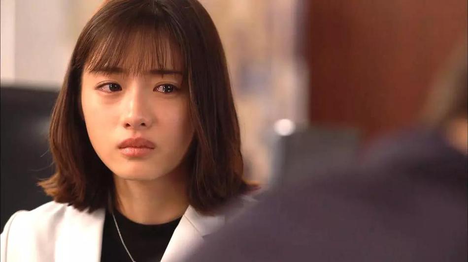 海报剧照剧情:在"非自然死亡原因研究所"(简称"udi")工作的三澄美琴