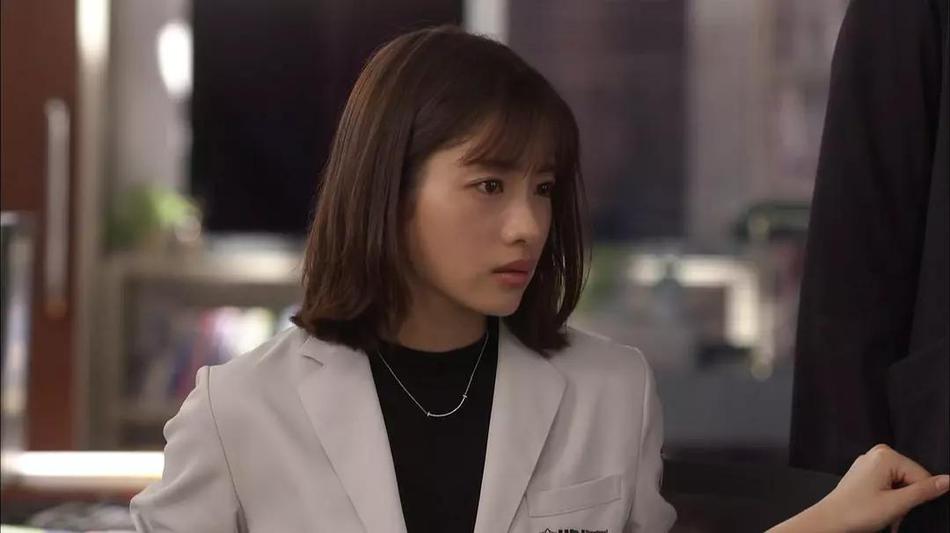 海报剧照剧情:在"非自然死亡原因研究所"(简称"udi")工作的三澄美琴