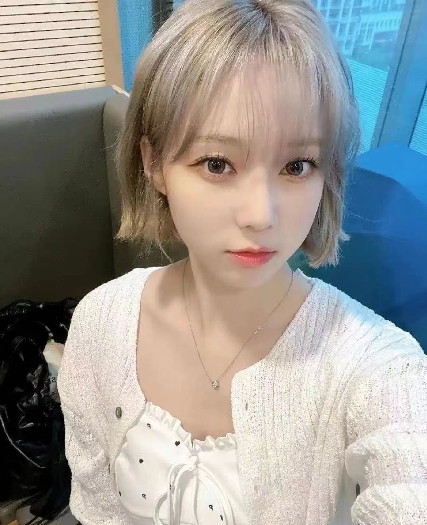 組圖：因身體原因缺席籤售會 aespa成員金玟庭貼心向粉絲道歉